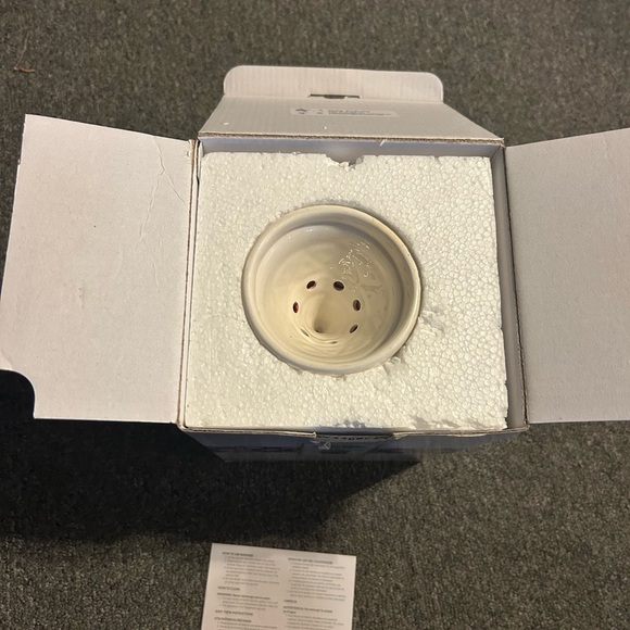 NIB Scentsy Be Jolly mini plug in ceramic wax warmer. - Picture 2 of 2